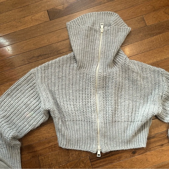 Urban Outfitters Cropped Grey Zip Up Sweater chunky knit with large collar M - Picture 3 of 11